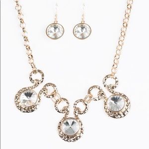 🆕 NWT Necklace & Earring set (Gold)